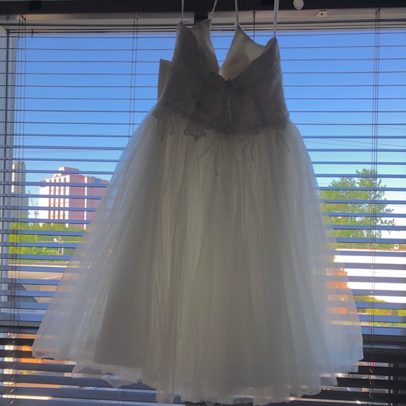 Tea Length wedding dress - Ivory- Unaltered - Picture 2 of 5